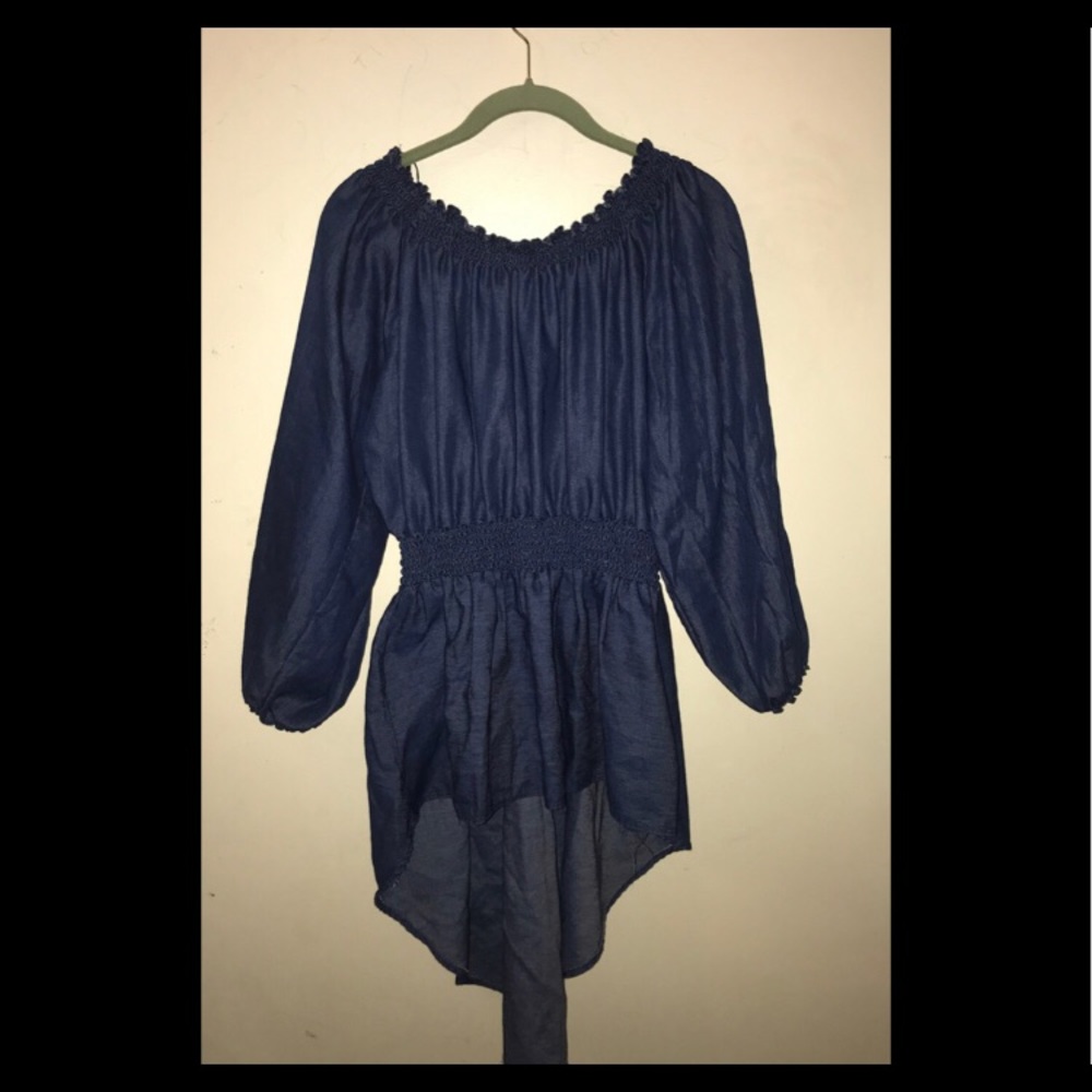 Blue denim blouse 🥂